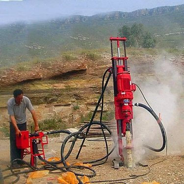 提供小型矿山潜孔钻机施工视频FD-100D物探引孔凿岩机岩石钻孔机