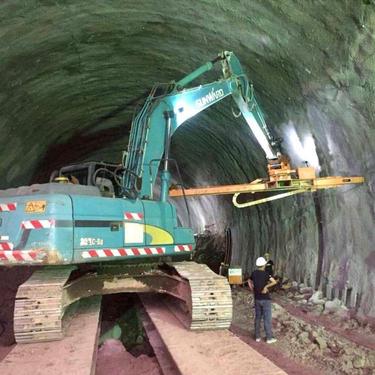 ZDLH-59光伏钻机挖改潜孔钻机履带式液压钻机铁路加固钻孔机
