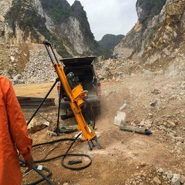 江苏连云港 隧道桩加固潜孔钻机 立架式矿山风动潜孔钻机 鹤岗