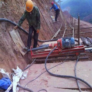 西藏日喀则冲击式钻孔凿岩设备湖北黄石100型潜孔钻机