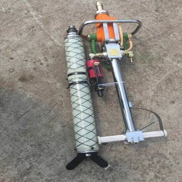 MQT-110/2.5型气动单体锚杆钻机体积小，重量轻
